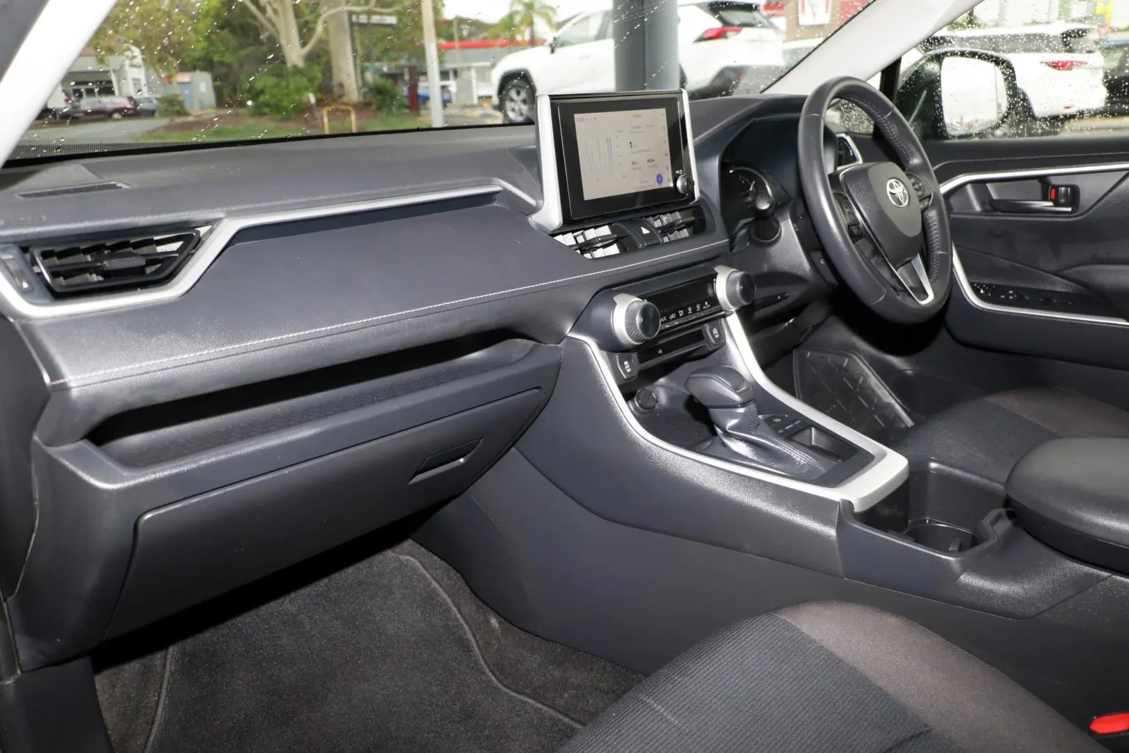 2024 Toyota RAV4 Gallery Image 7