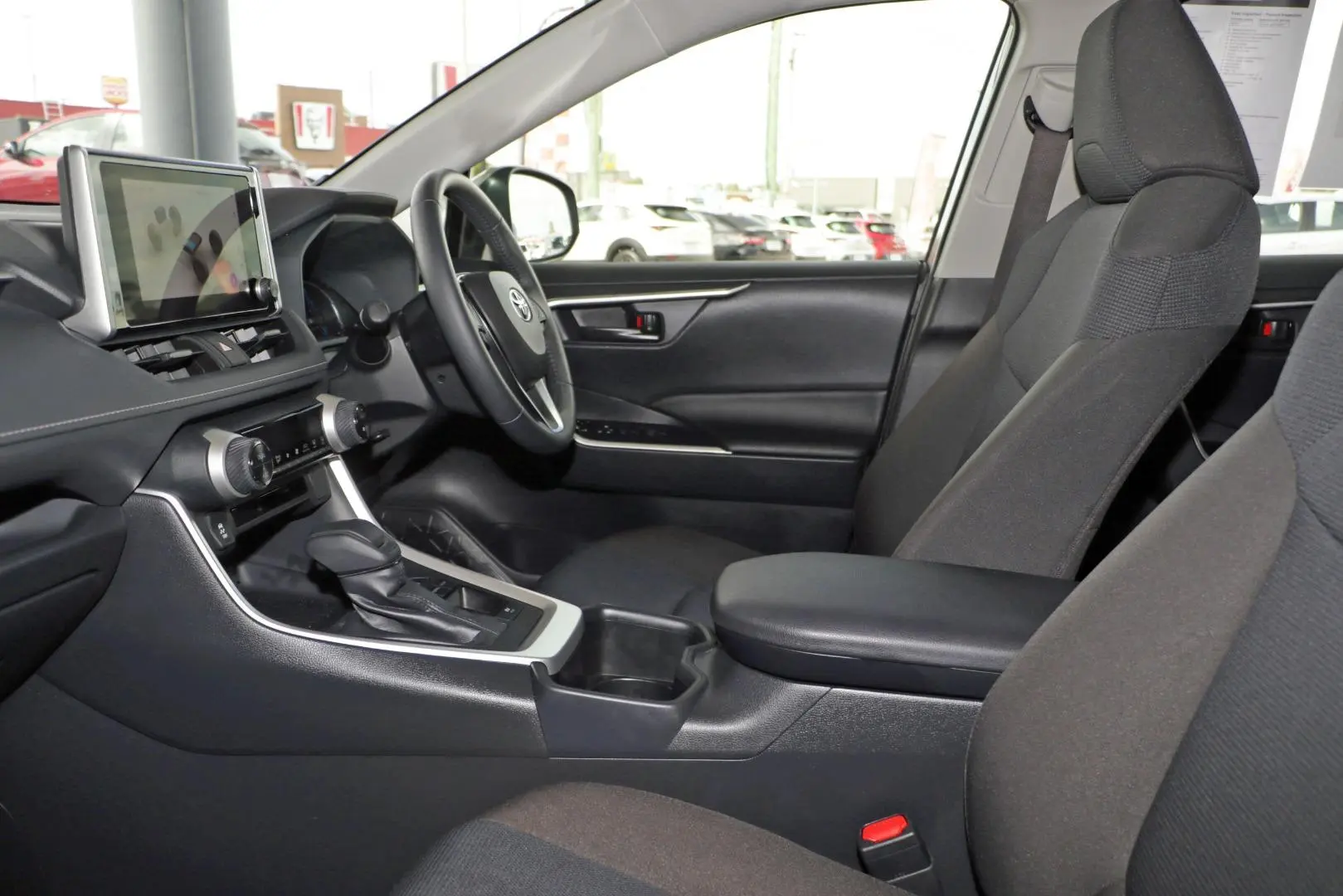 2024 Toyota RAV4 Gallery Image 8