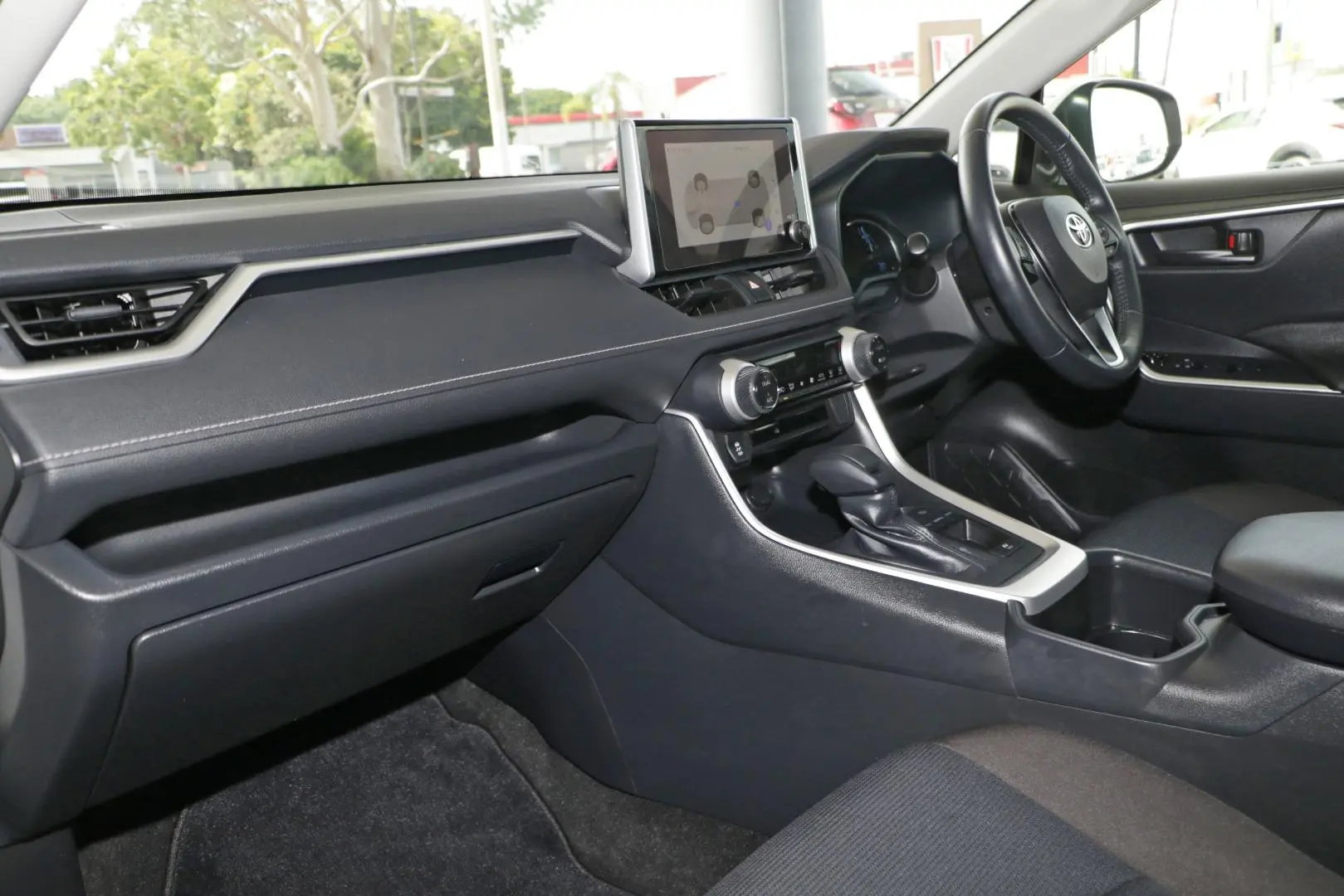 2024 Toyota RAV4 Gallery Image 8