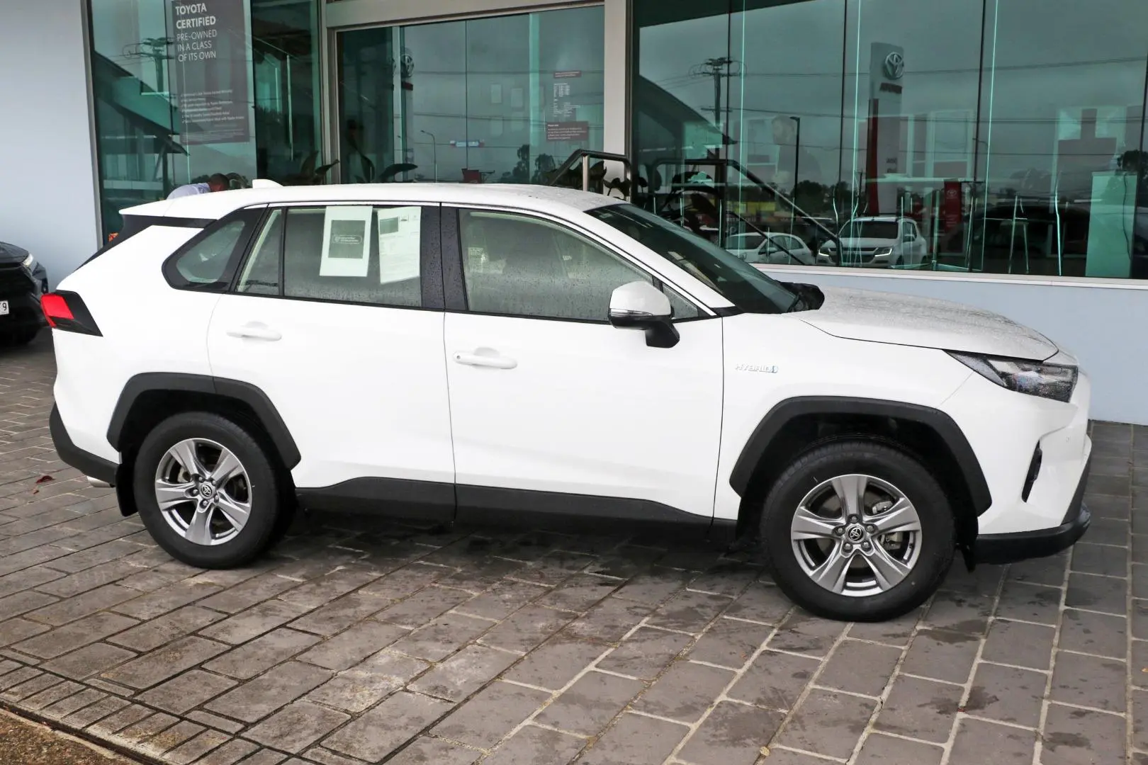 2024 Toyota RAV4 Gallery Image 6