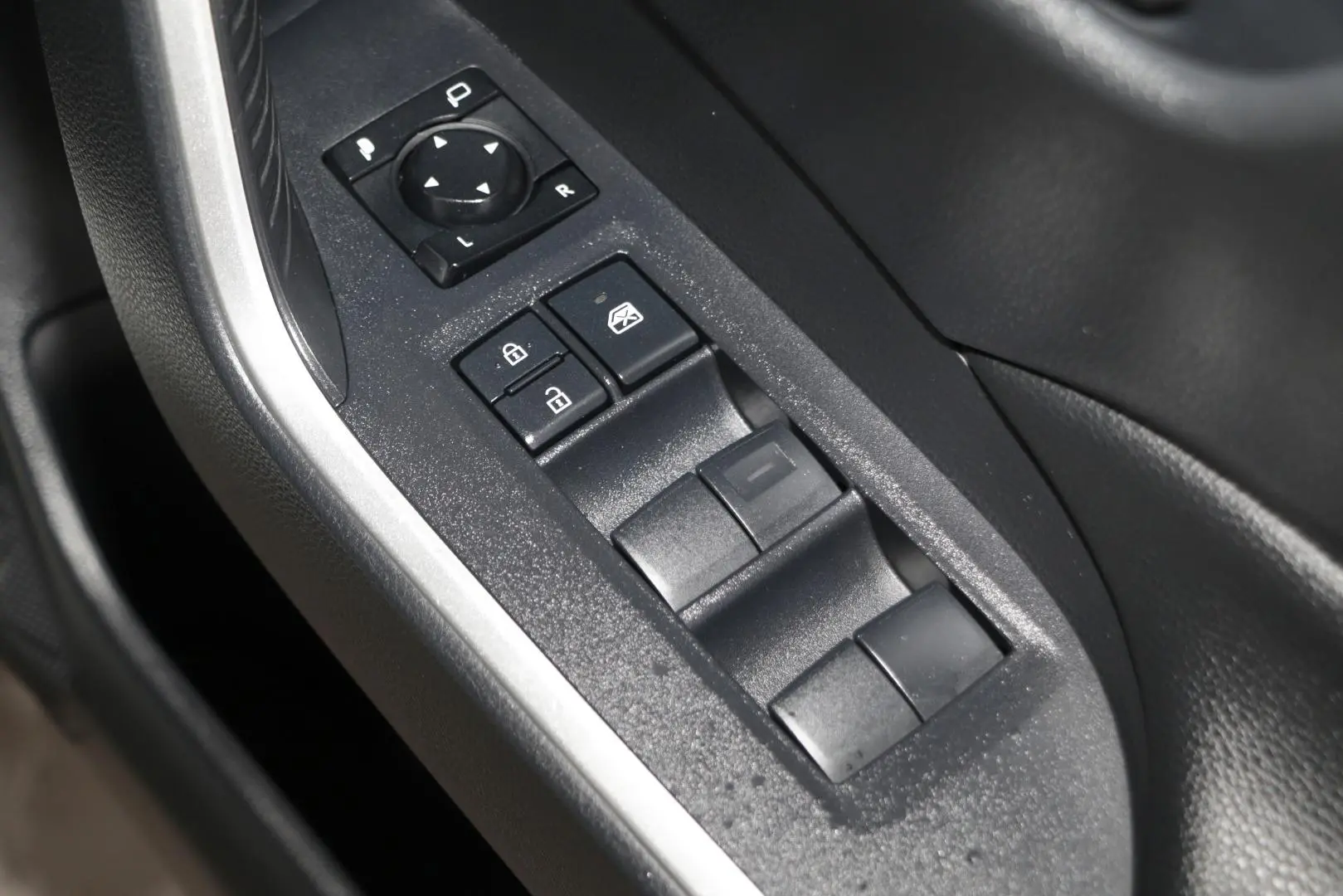 2024 Toyota RAV4 Gallery Image 17