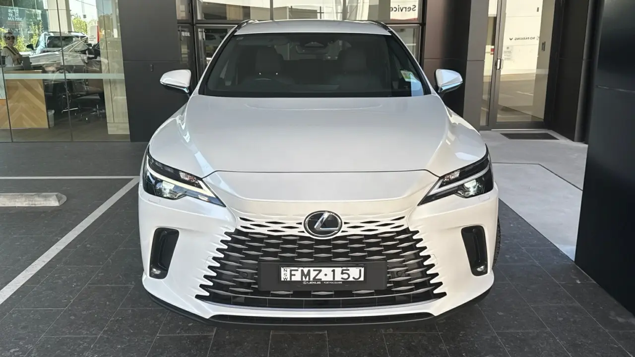 2023 Lexus RX350h Gallery Image 2