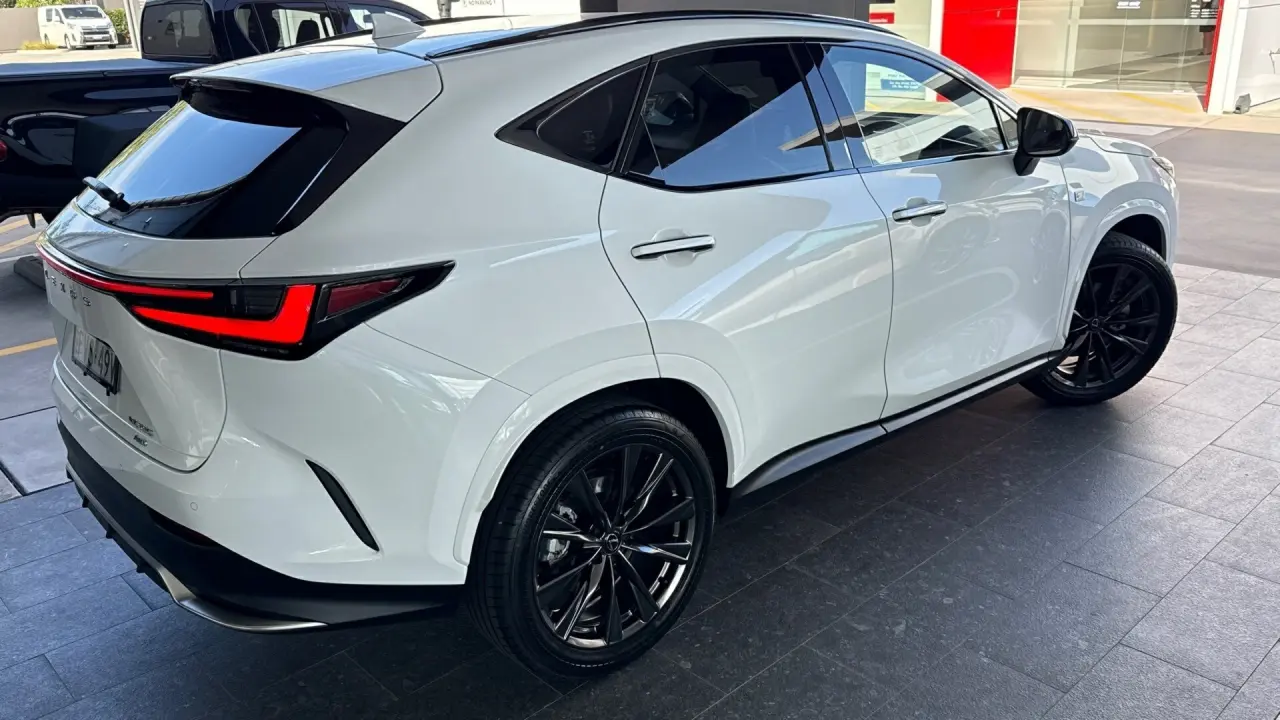 2025 Lexus NX350 Gallery Image 4