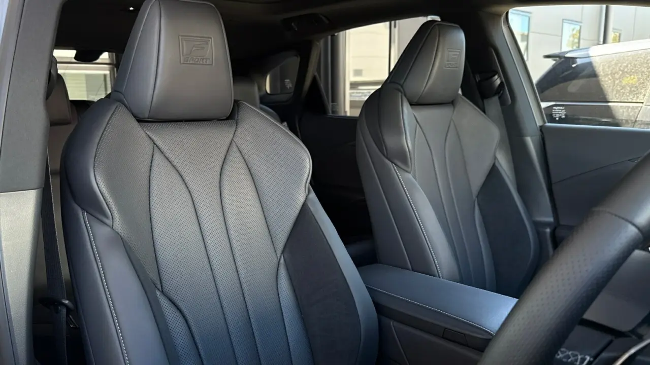 2025 Lexus RX500h Gallery Image 11