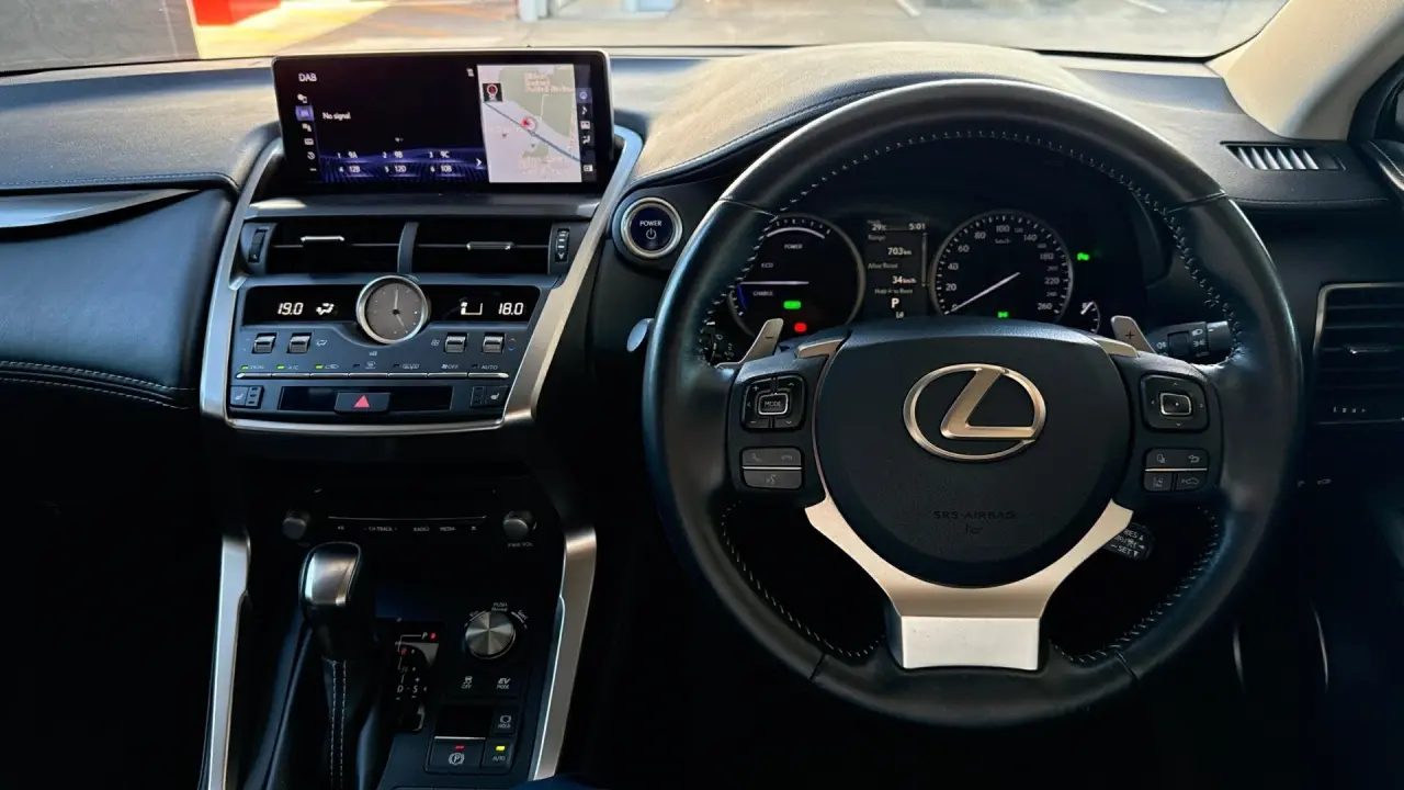 2018 Lexus NX300h Gallery Image 10