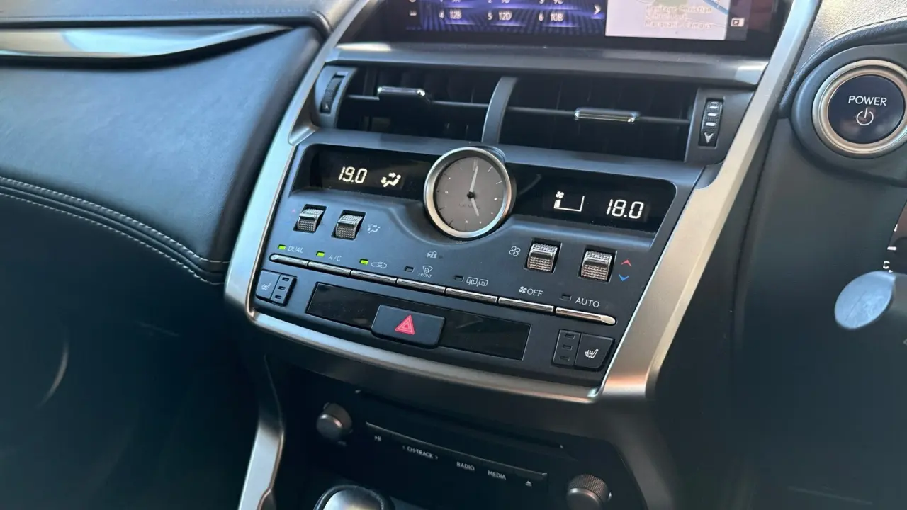 2018 Lexus NX300h Gallery Image 15