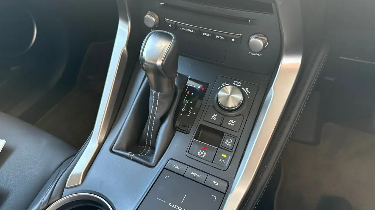 2018 Lexus NX300h Gallery Image 16