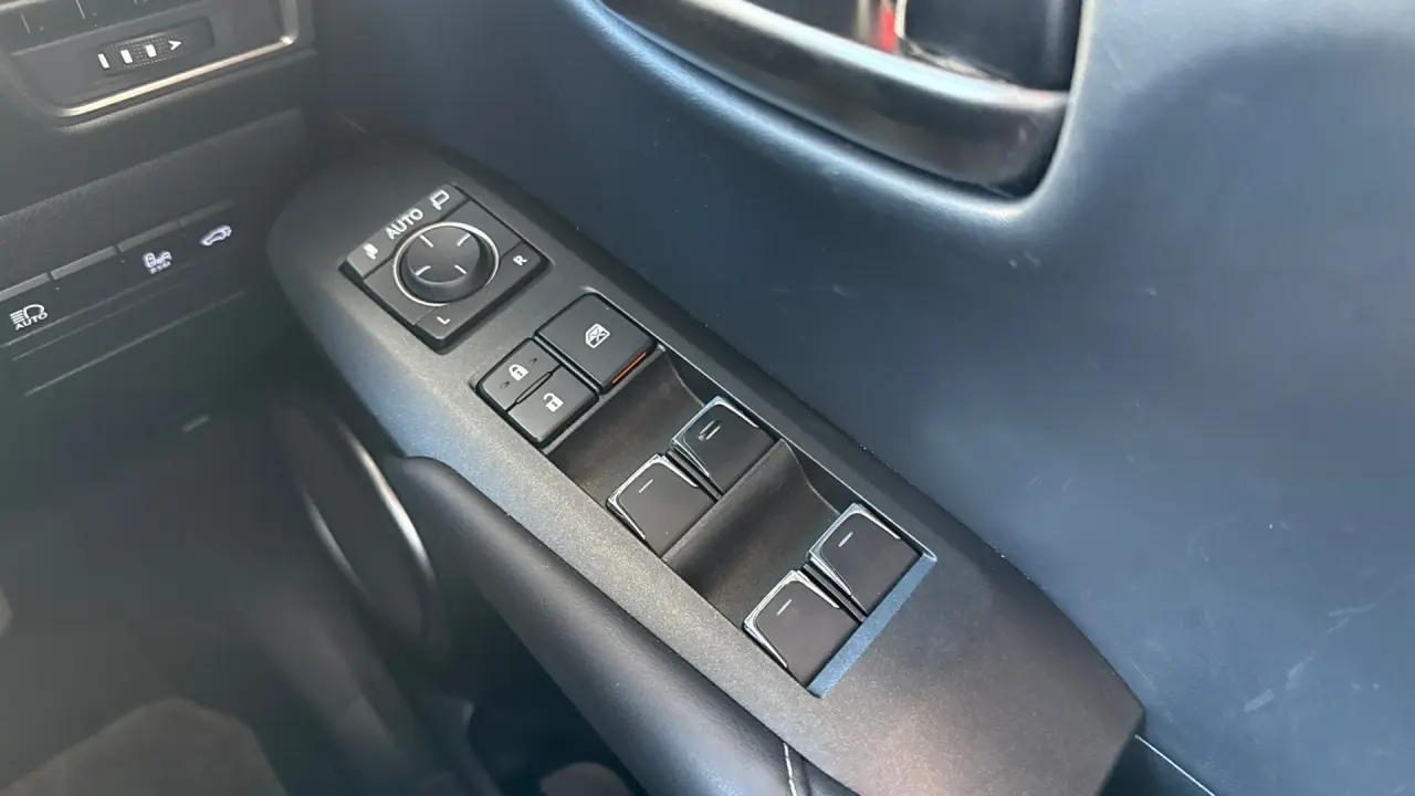 2018 Lexus NX300h Gallery Image 17