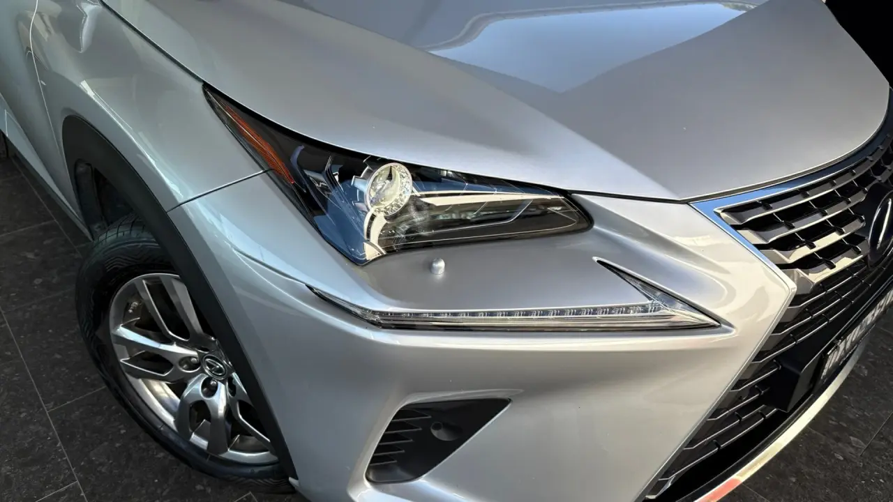 2018 Lexus NX300h Gallery Image 3