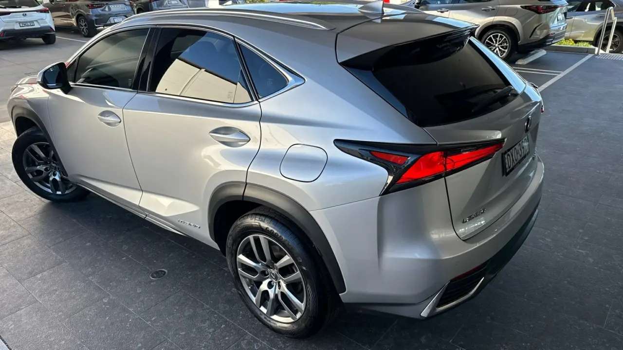2018 Lexus NX300h Gallery Image 4