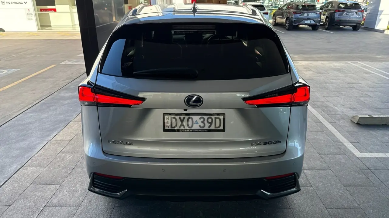 2018 Lexus NX300h Gallery Image 5