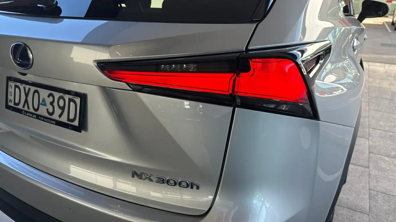 2018 Lexus NX300h Gallery Image 6