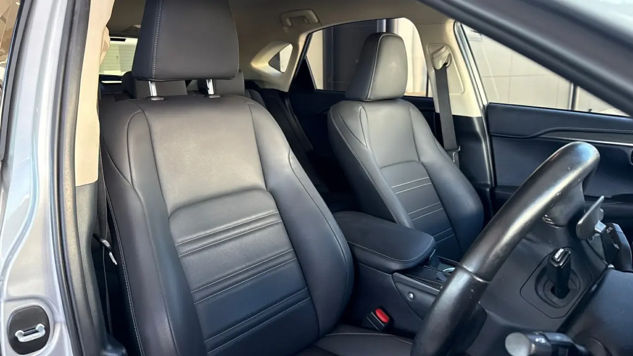 2018 Lexus NX300h Gallery Image 8