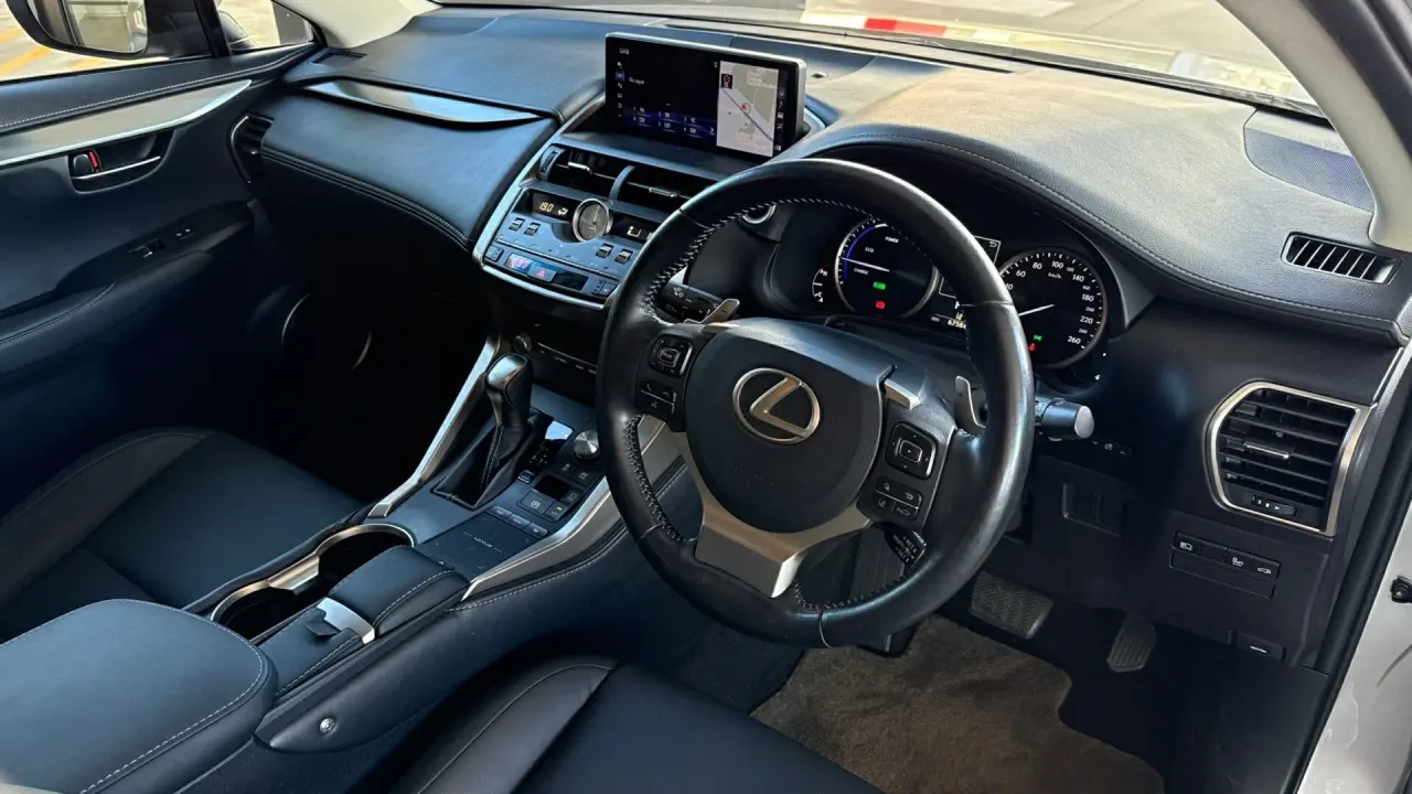 2018 Lexus NX300h Gallery Image 9