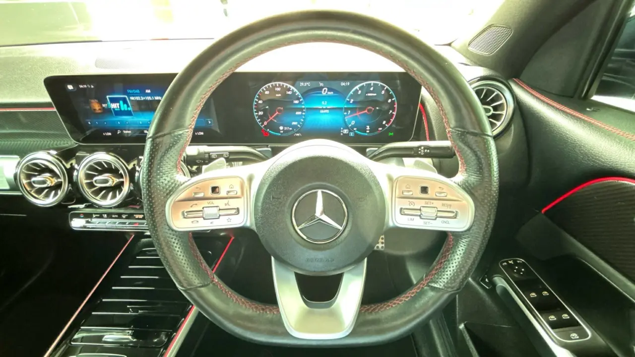 2020 MERCEDES-BENZ GLB Gallery Image 11