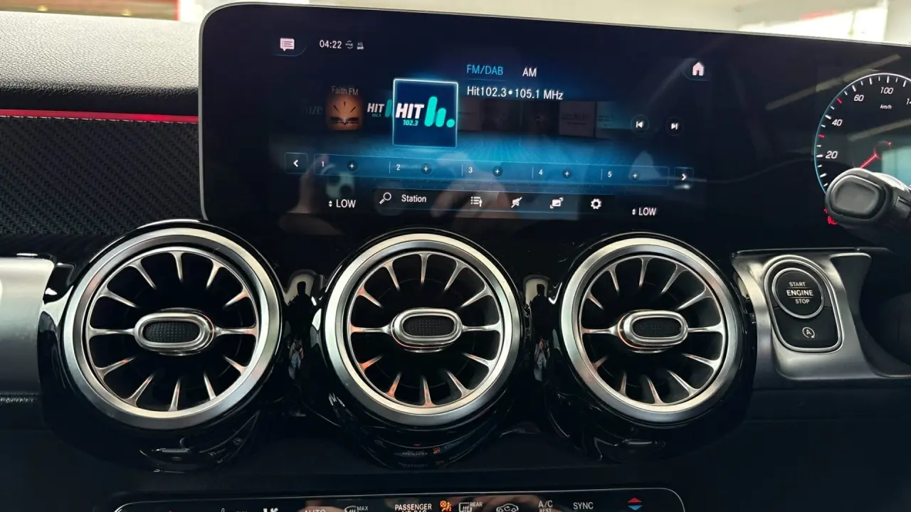 2020 MERCEDES-BENZ GLB Gallery Image 13