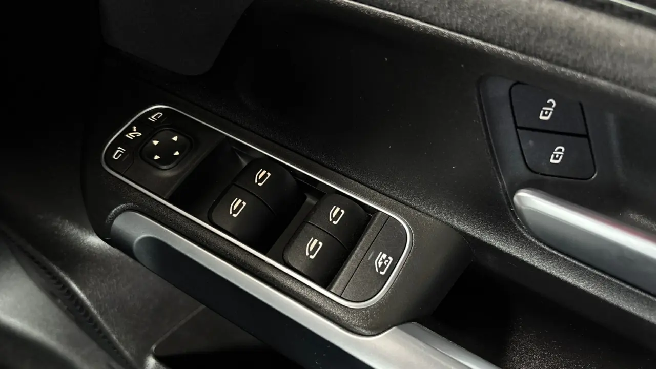 2020 MERCEDES-BENZ GLB Gallery Image 19