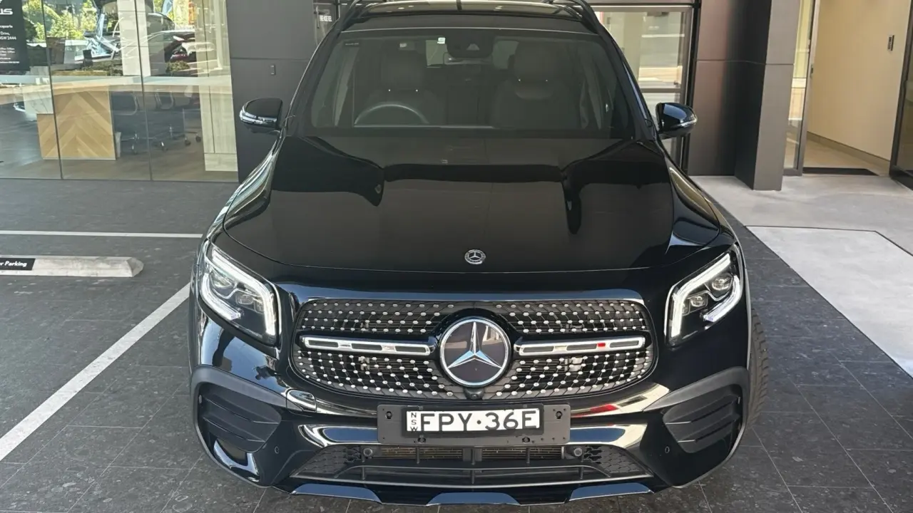 2020 MERCEDES-BENZ GLB Gallery Image 2