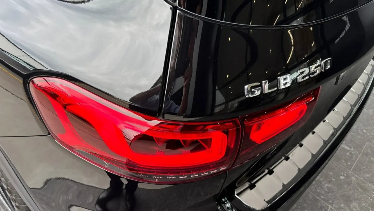 2020 MERCEDES-BENZ GLB Gallery Image 6