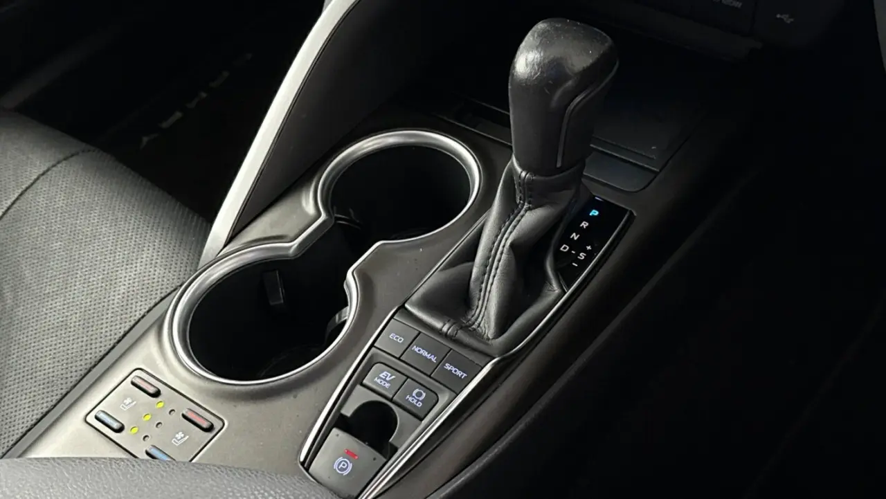 2021 Toyota Camry Hybrid Gallery Image 15