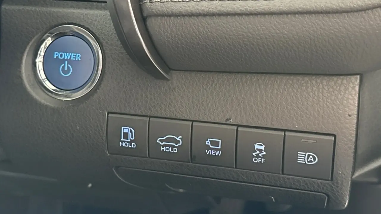 2021 Toyota Camry Hybrid Gallery Image 18