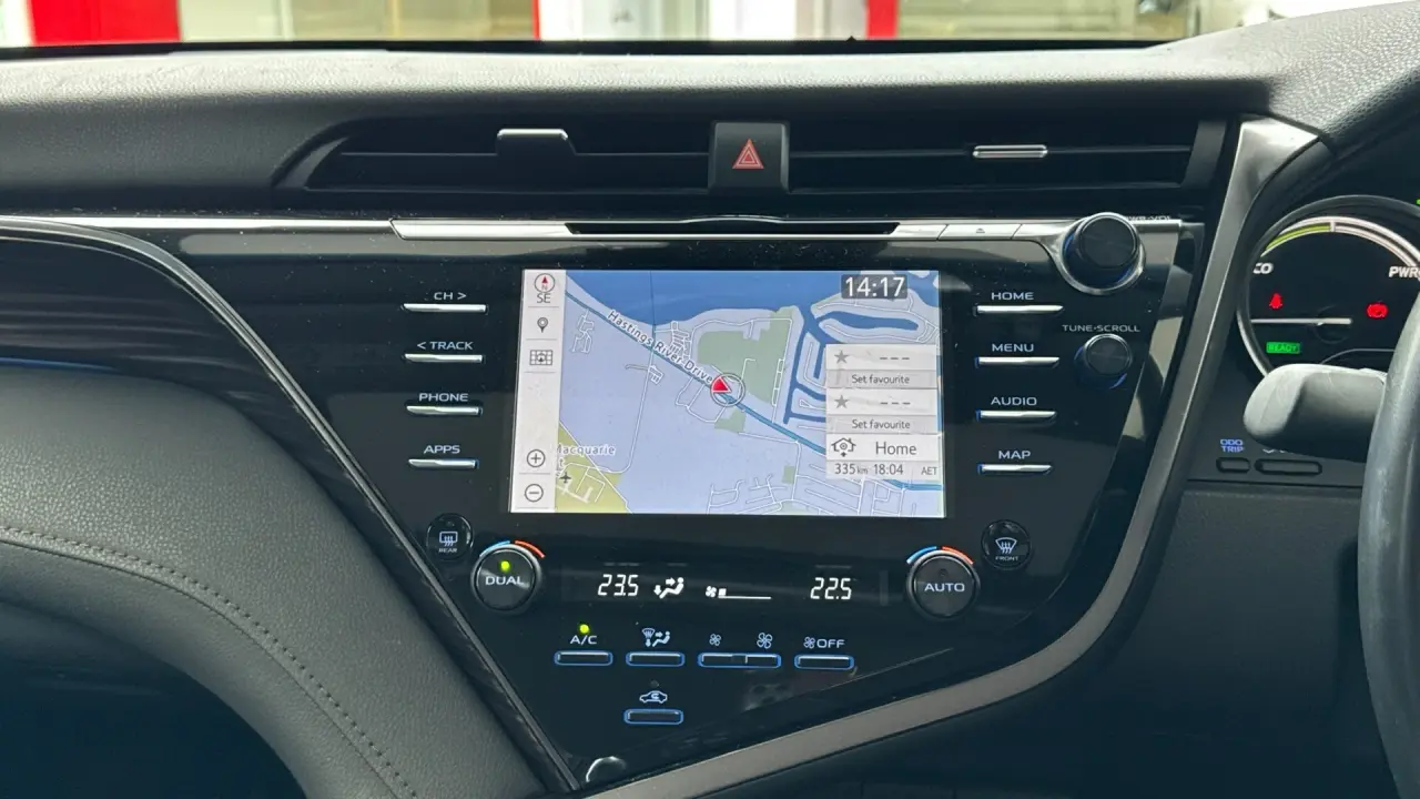 2018 Toyota Camry Hybrid Gallery Image 13