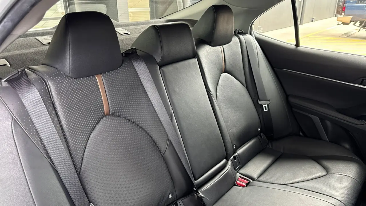 2018 Toyota Camry Hybrid Gallery Image 7