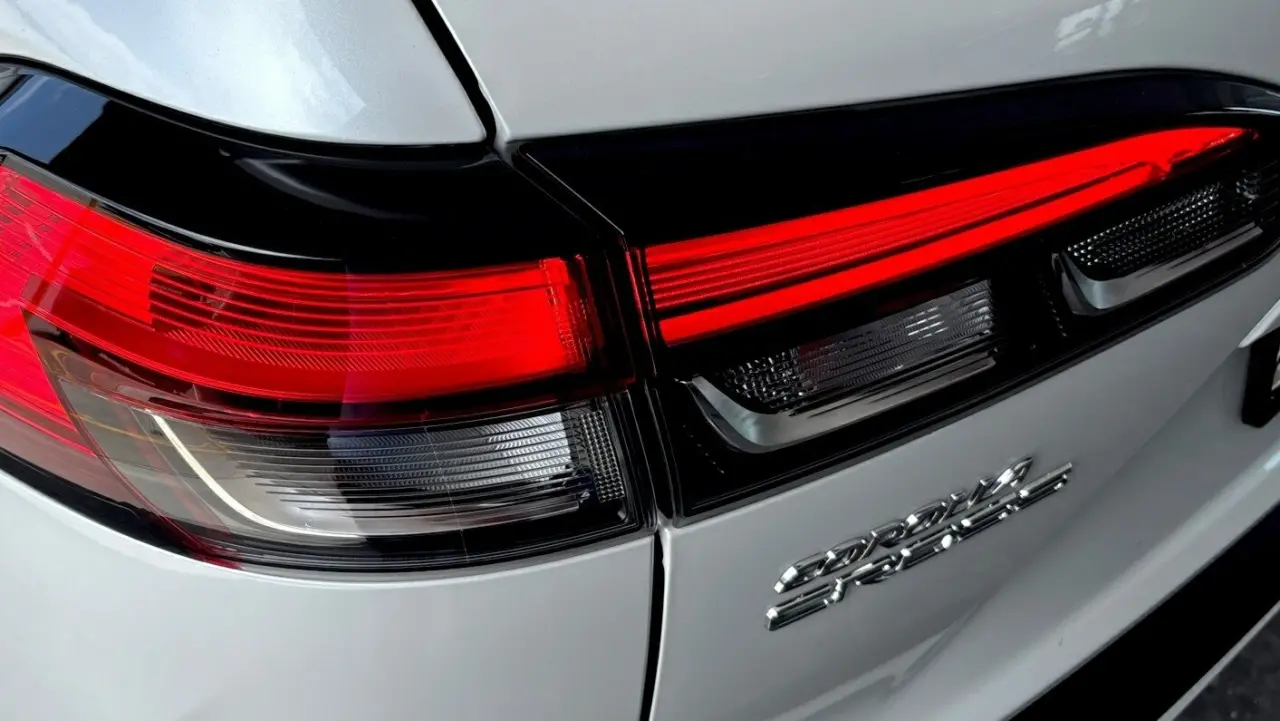 2023 Toyota Corolla Cross Hybrid Gallery Image 4