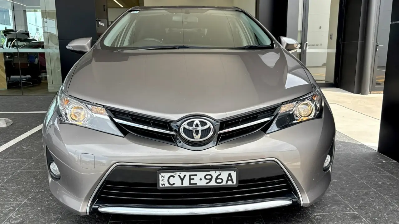 2015 Toyota Corolla Gallery Image 2