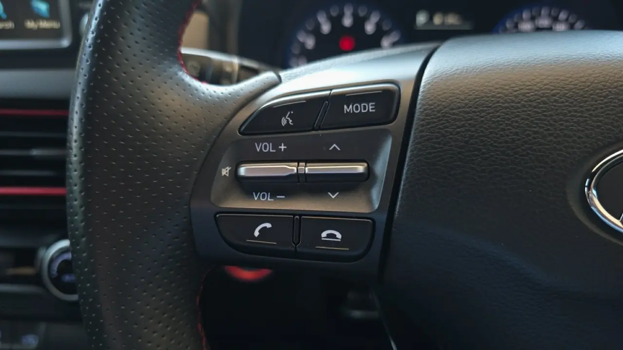 2020 HYUNDAI KONA Gallery Image 15