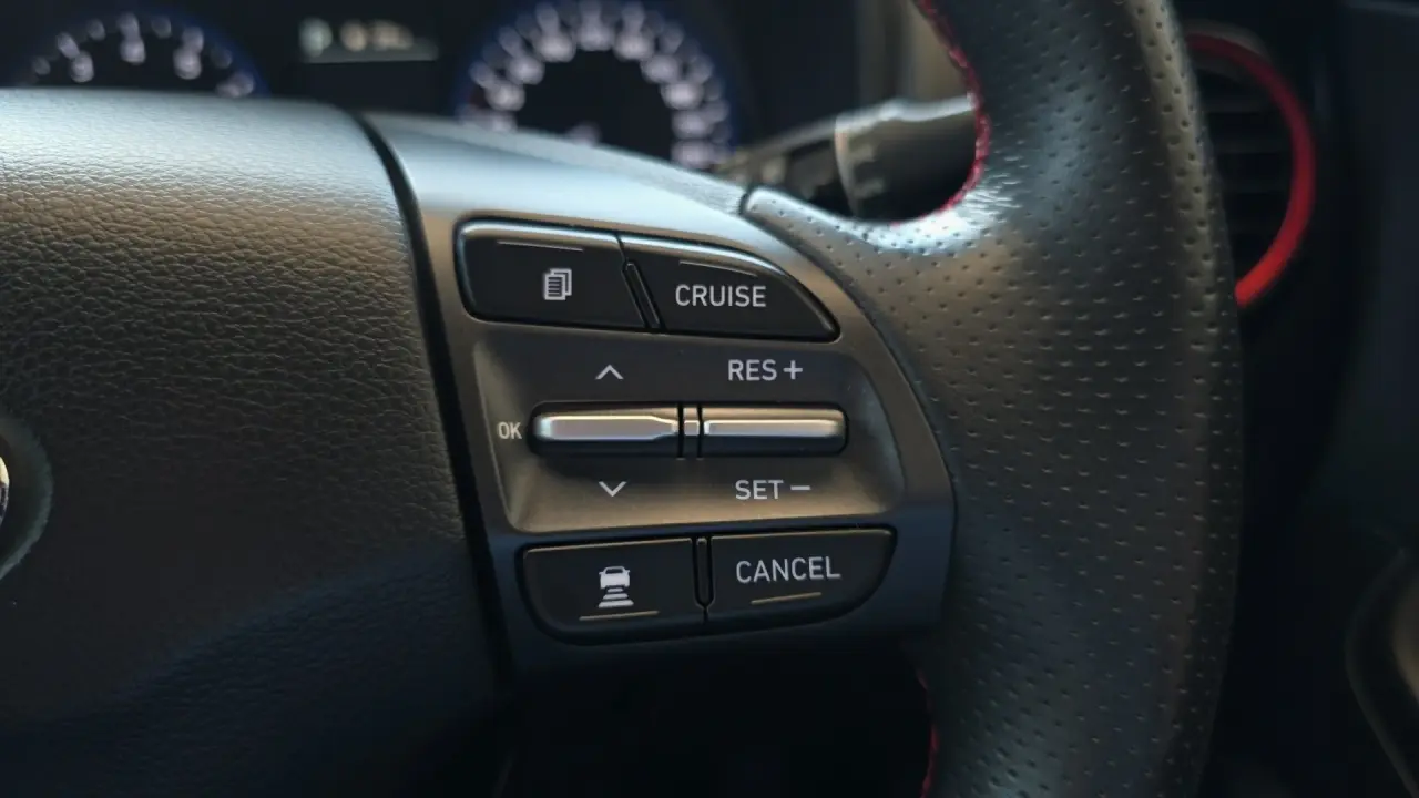 2020 HYUNDAI KONA Gallery Image 16