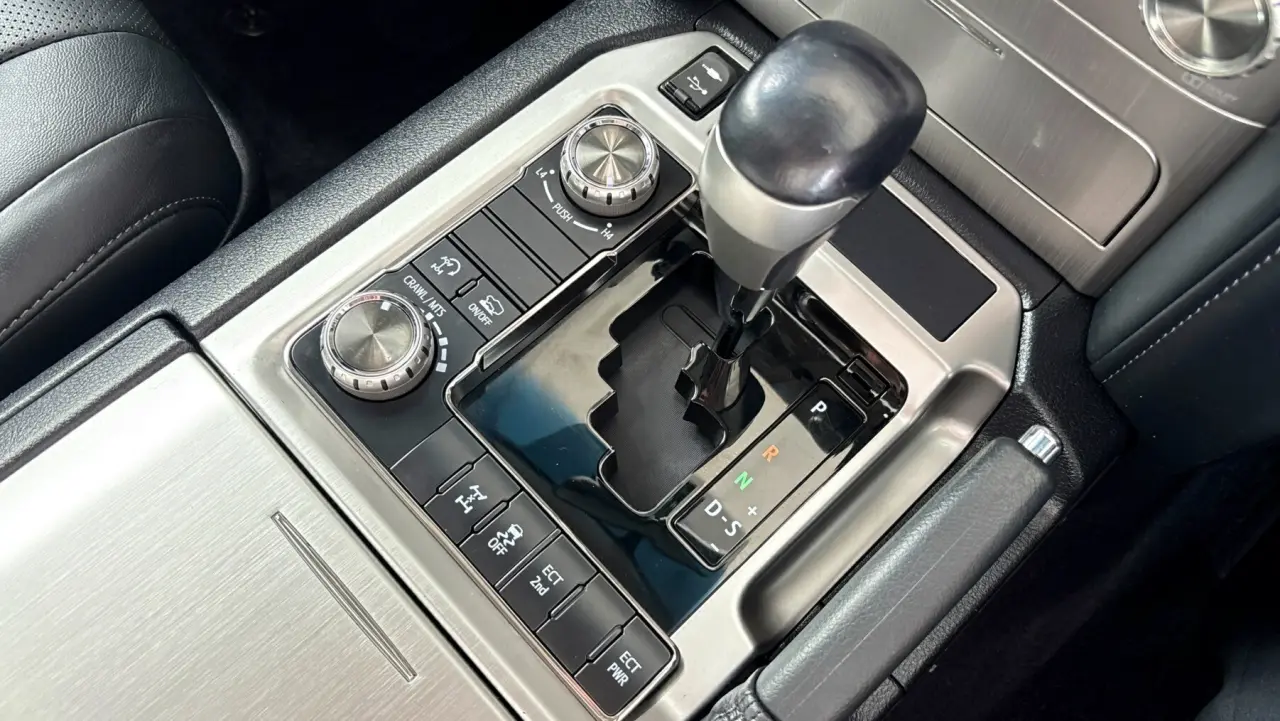 2016 Toyota Landcruiser Gallery Image 10