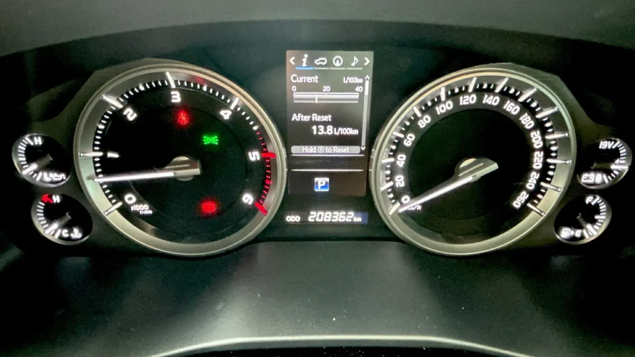 2016 Toyota Landcruiser Gallery Image 11