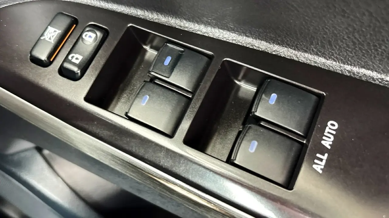 2016 Toyota Landcruiser Gallery Image 16