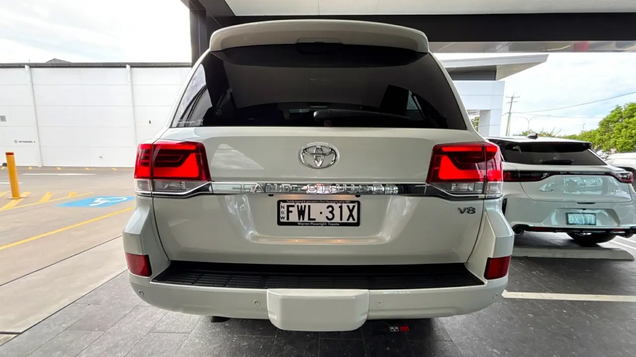 2016 Toyota Landcruiser Gallery Image 5
