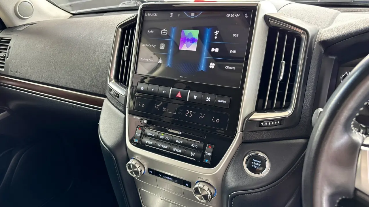 2016 Toyota Landcruiser Gallery Image 9