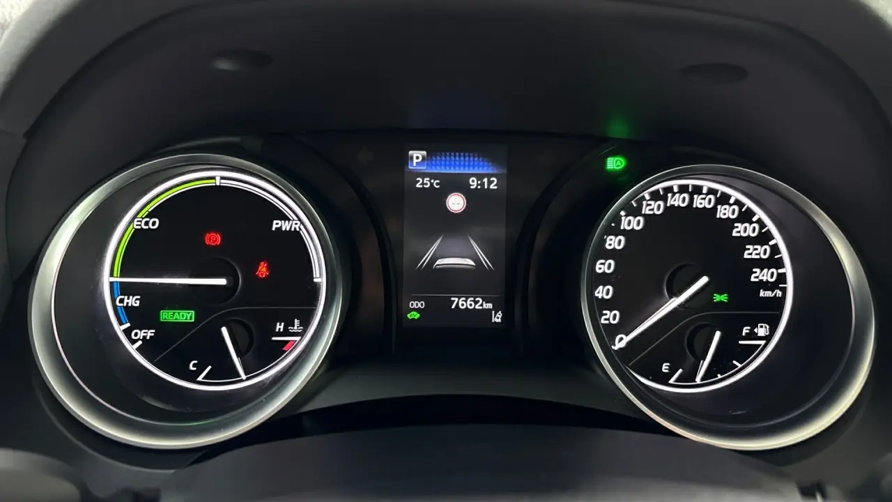2024 Toyota Camry Hybrid Gallery Image 11