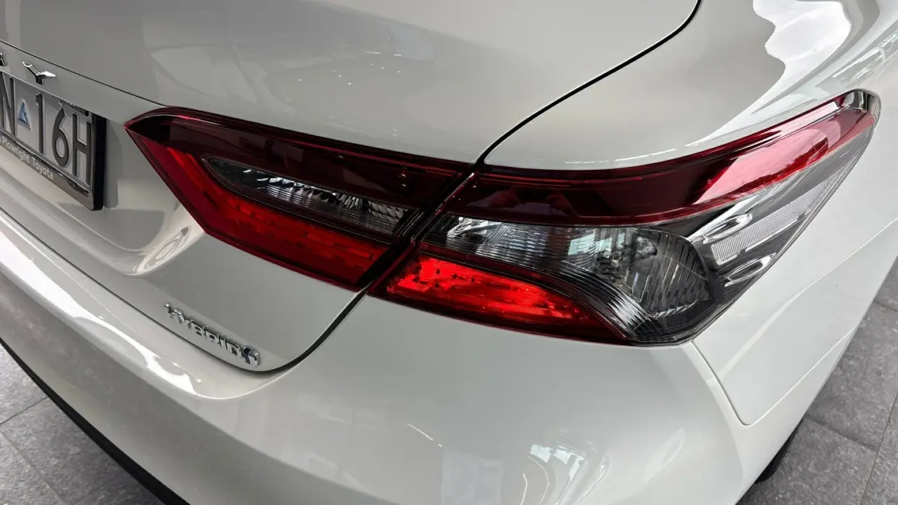 2024 Toyota Camry Hybrid Gallery Image 4