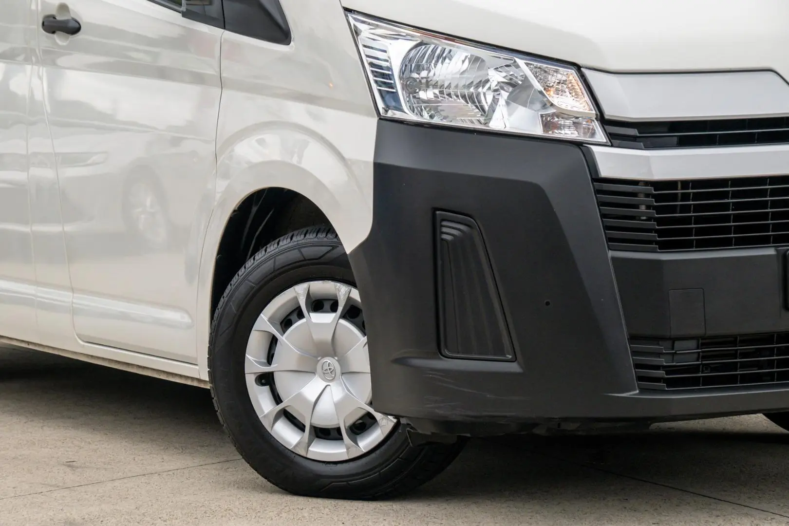 2022 Toyota Hiace Gallery Image 6