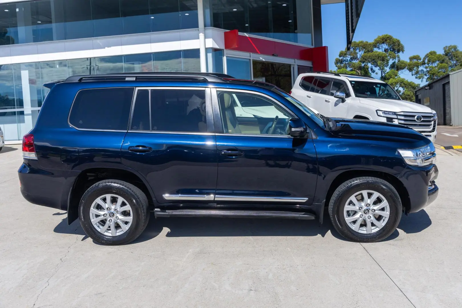 2017 Toyota Landcruiser Gallery Image 3