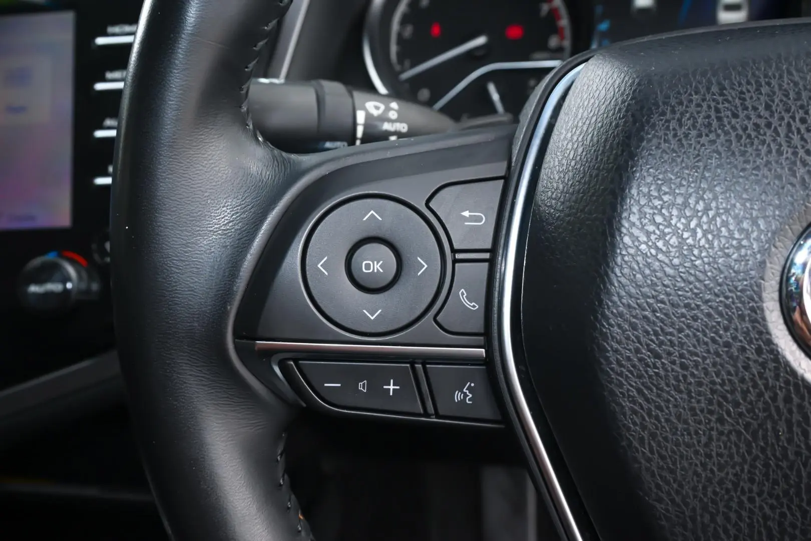 2019 Toyota Camry Gallery Image 13