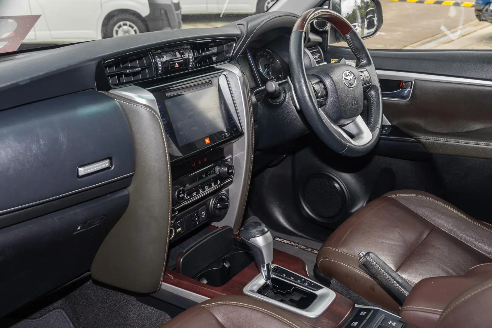 2018 Toyota Fortuner Gallery Image 8