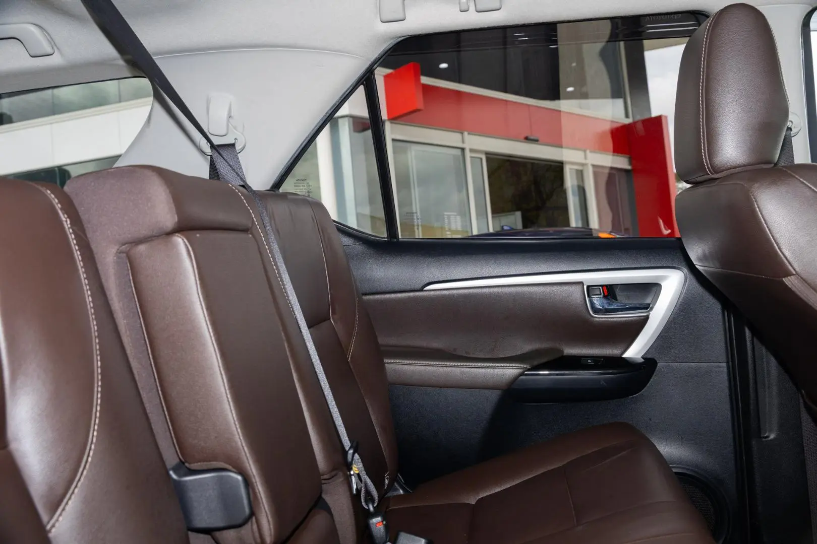 2018 Toyota Fortuner Gallery Image 9