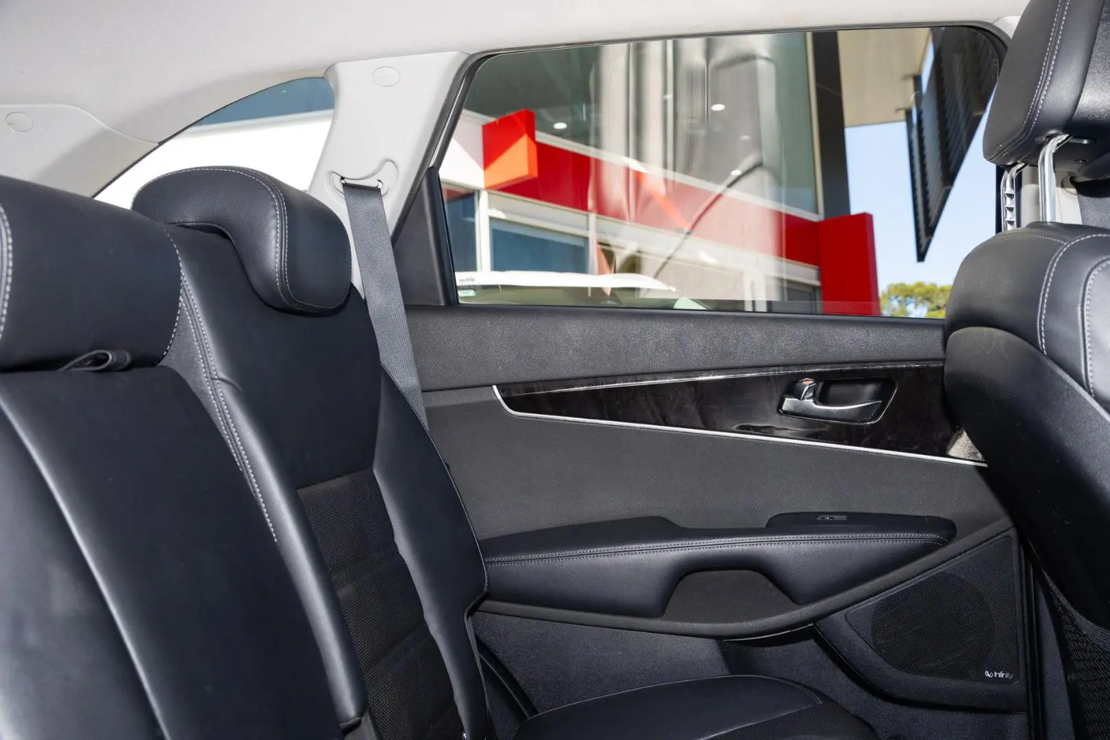 2017 Kia Sorento Gallery Image 9