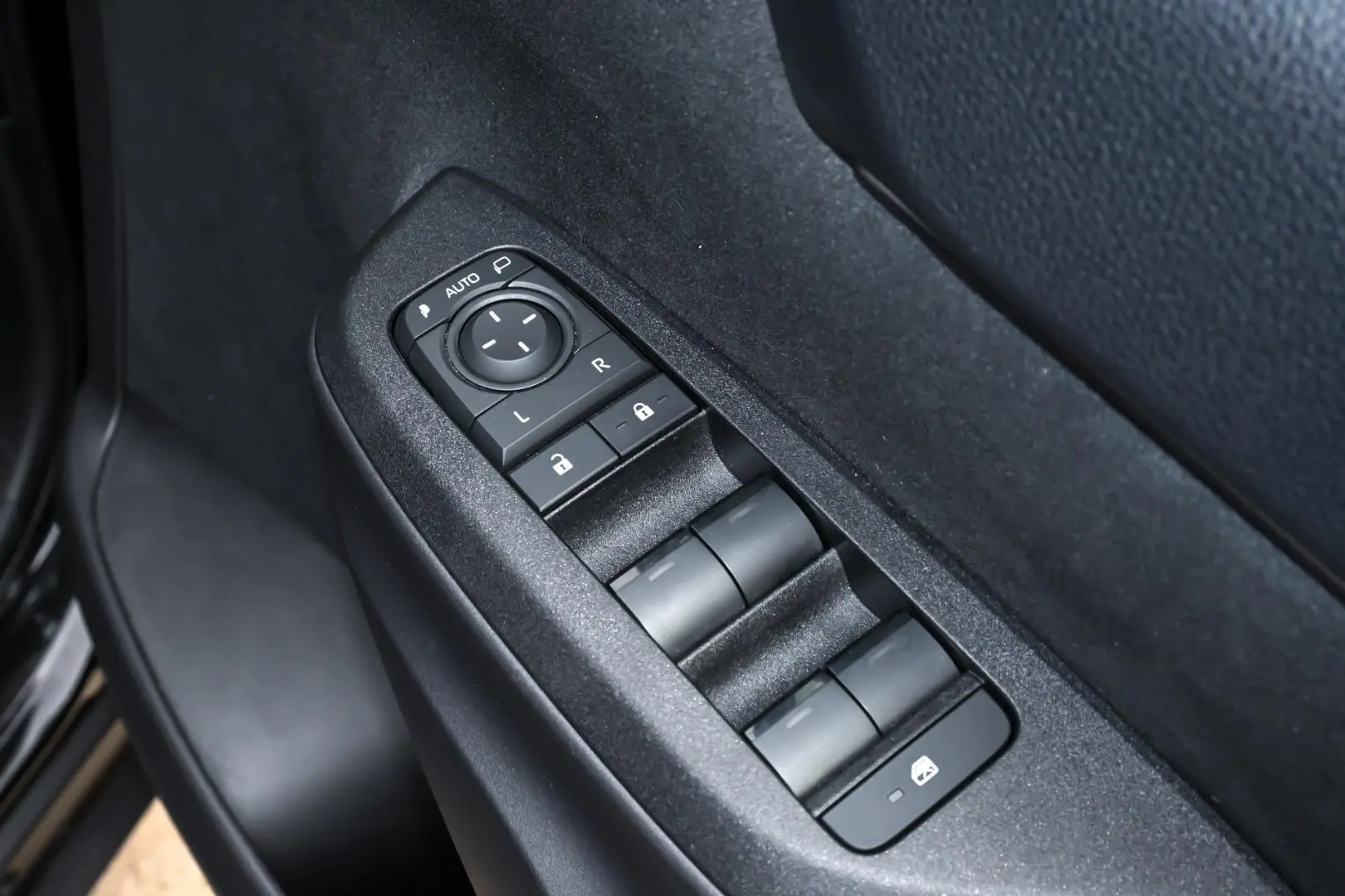 2025 Toyota Yaris Cross Gallery Image 10