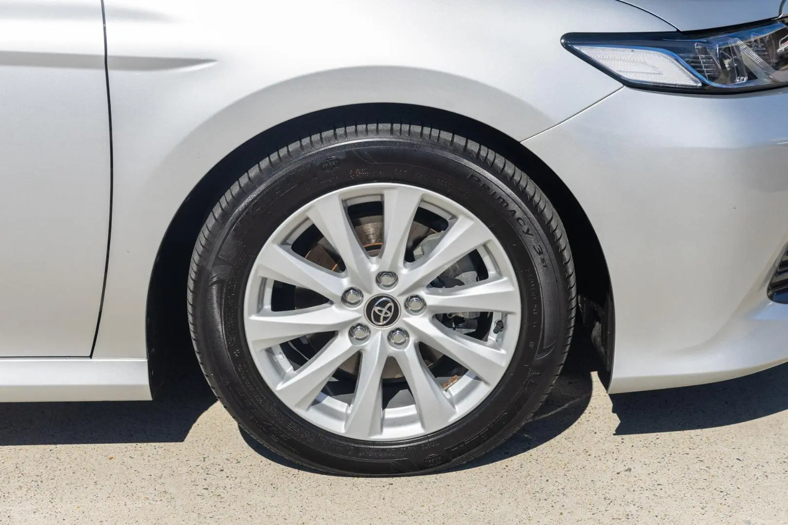 2019 Toyota Camry Gallery Image 21