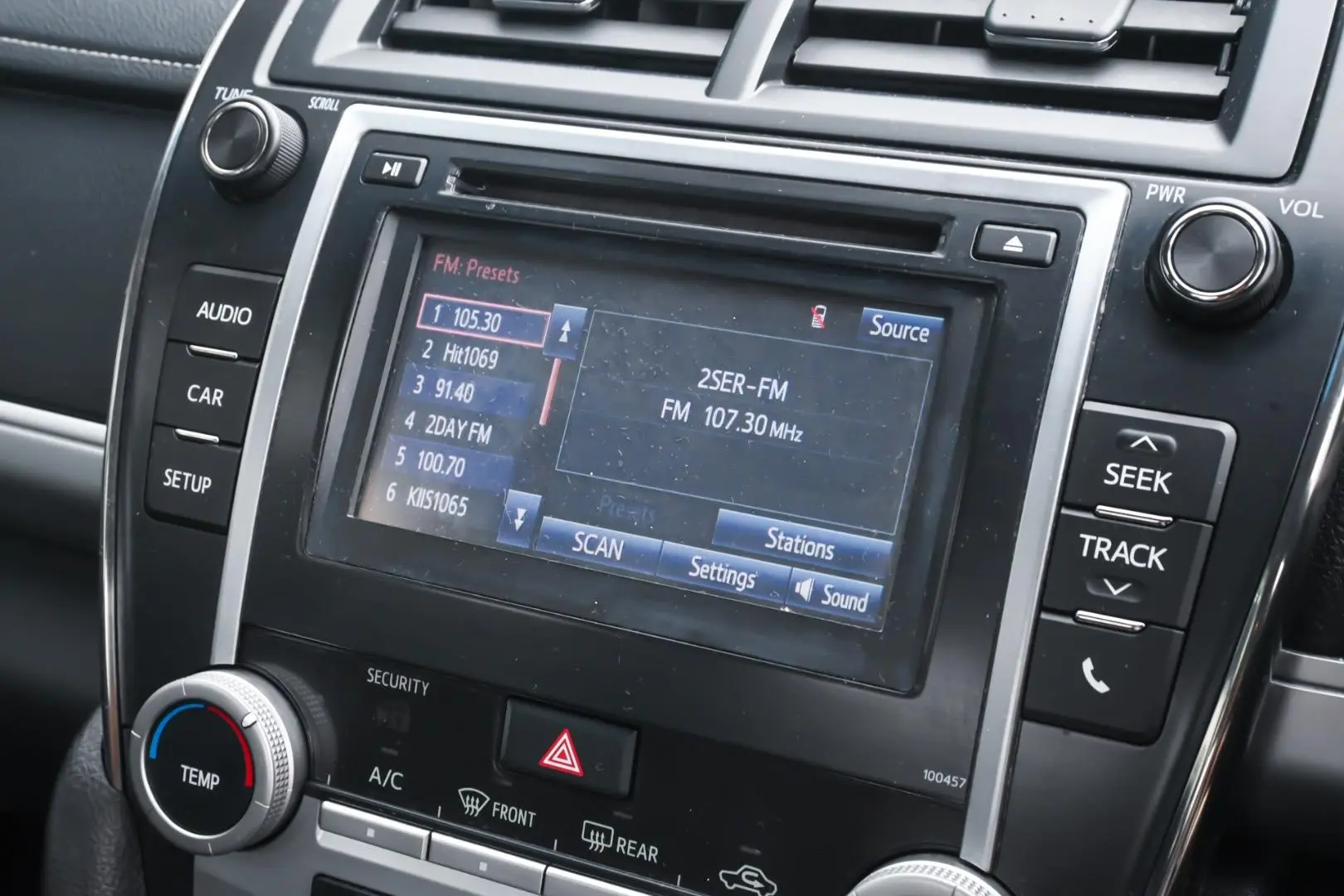 2017 Toyota Camry Gallery Image 16