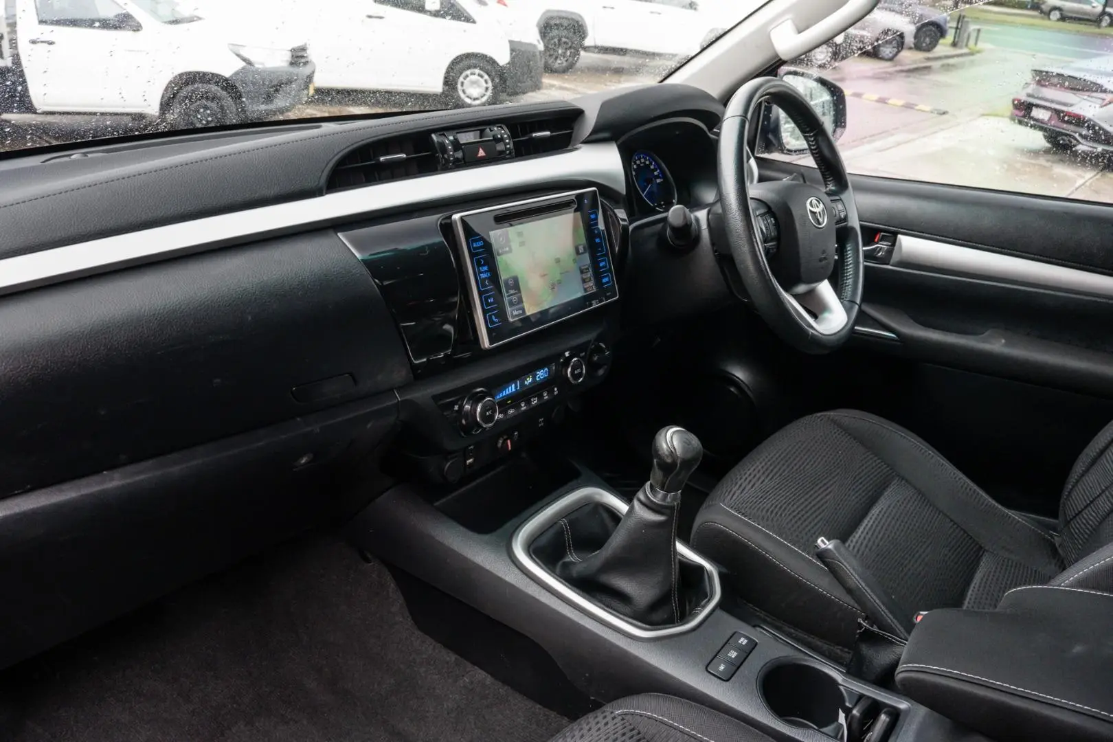 2017 Toyota Hilux Gallery Image 8