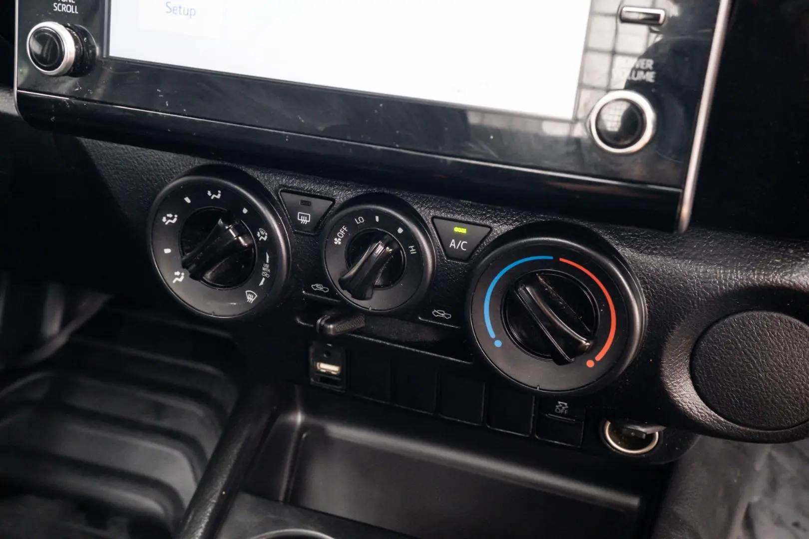 2022 Toyota Hilux Gallery Image 11