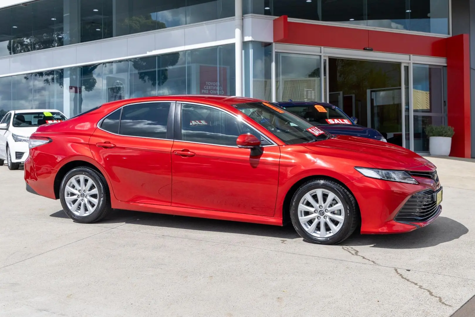 2019 Toyota Camry Gallery Image 3